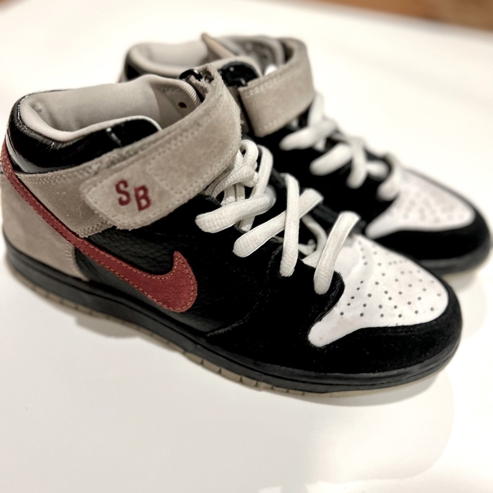 Boys Nike size 5.5